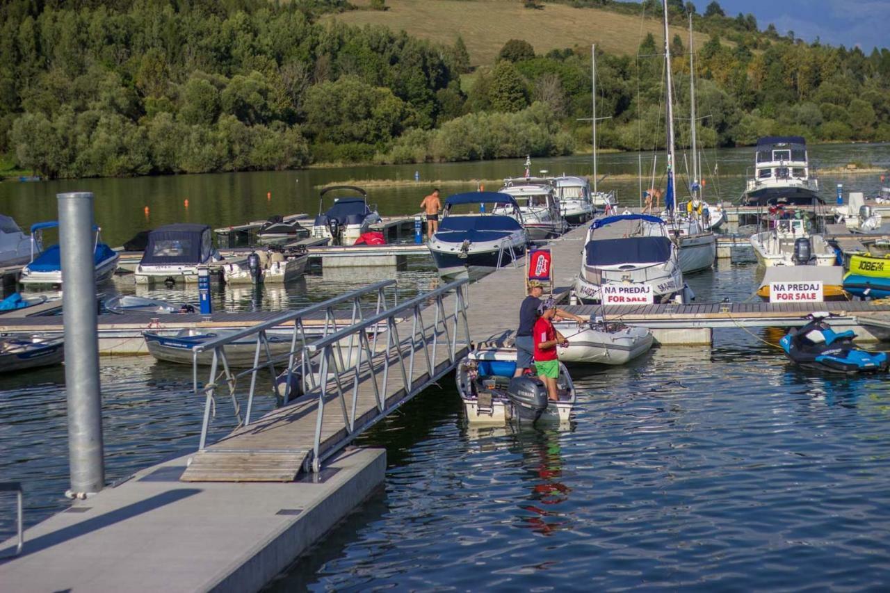 Marina Liptov Pri Liptovskej Mare Hotel Bobrovník Exterior foto